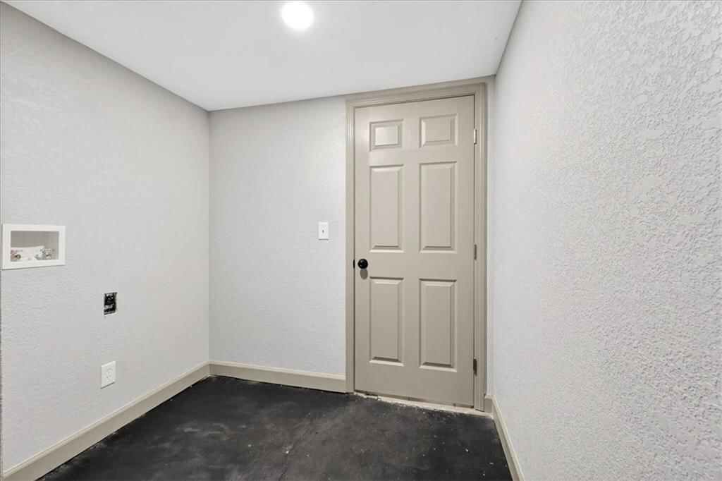 403 NE Howard Avenue — photo 28