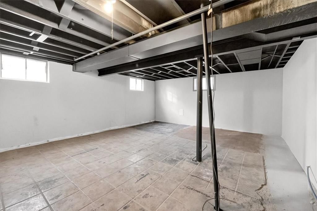 403 NE Howard Avenue — photo 29