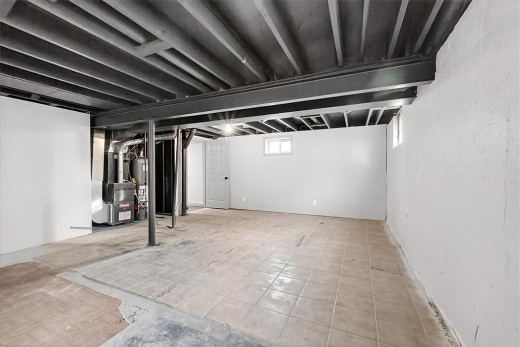 403 NE Howard Avenue — photo 30