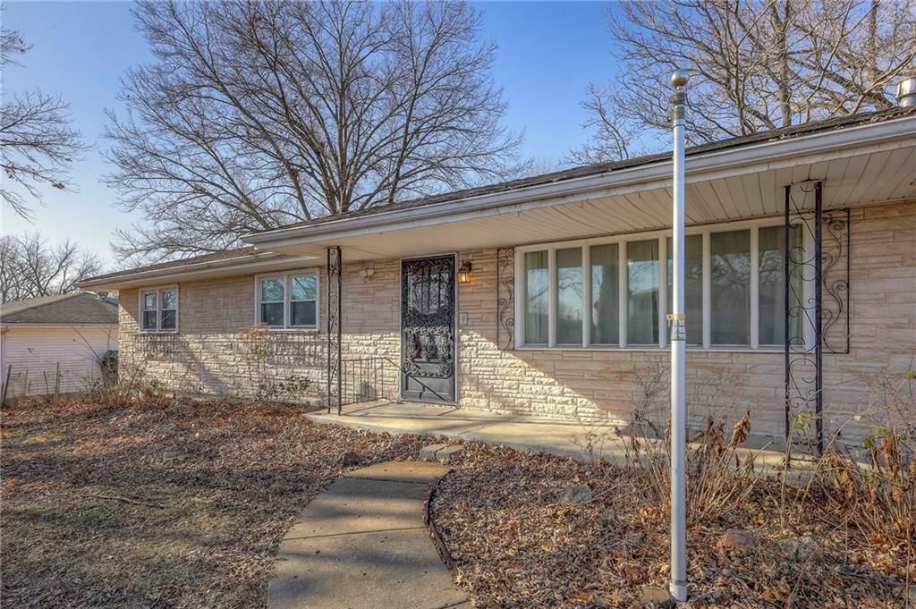722 S 74th Terrace — photo 4