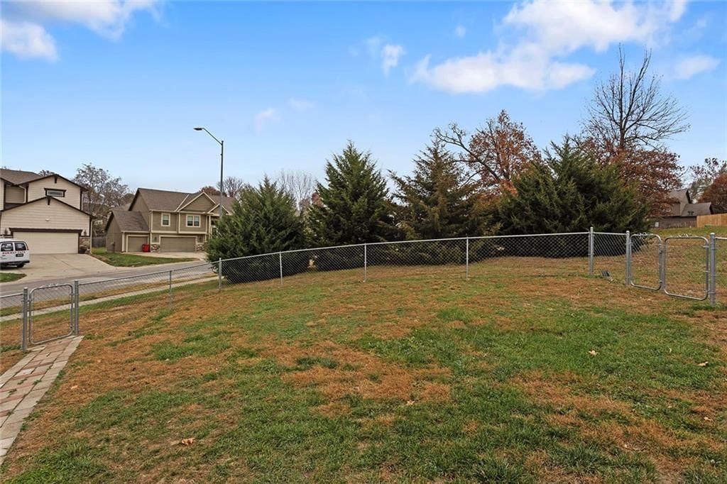 18521 E 19th Terrace — photo 34