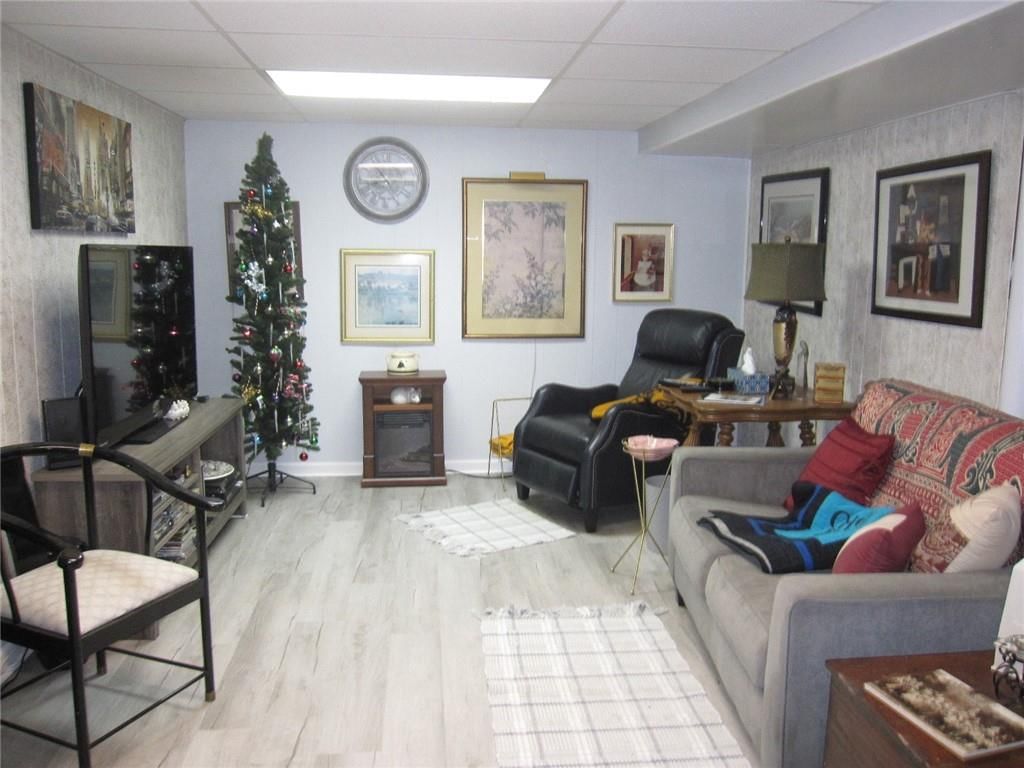 2105 Chambers Avenue — photo 36