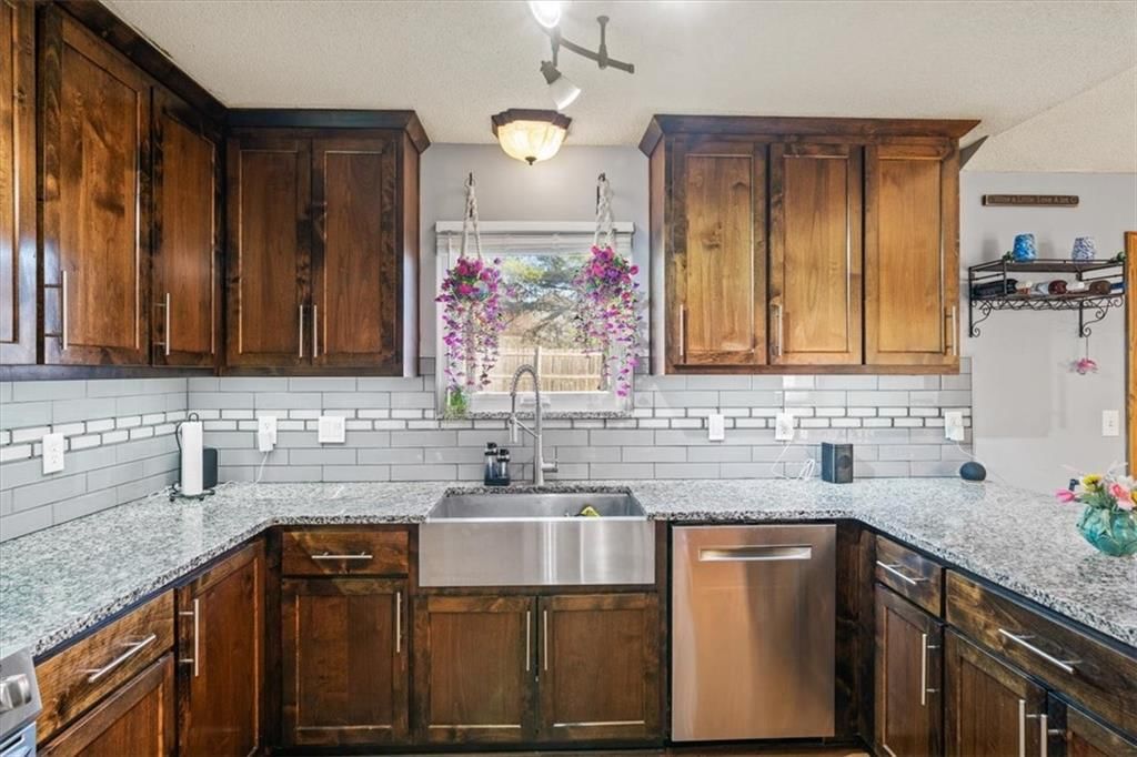 125 SW Tess Drive — photo 12