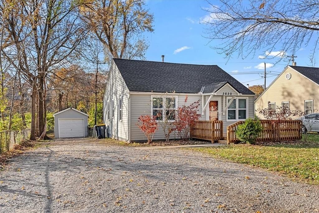 3830 N Jackson Avenue — photo 2