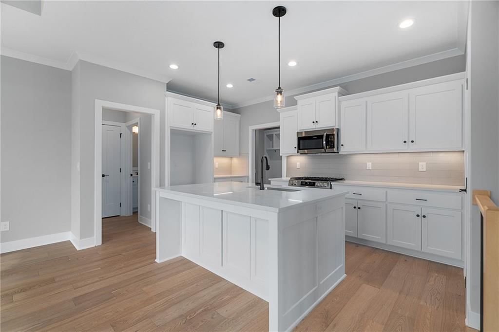 8213 Aurora Street — photo 2
