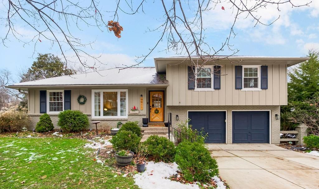 9911 Floyd Street, Overland Park, KS