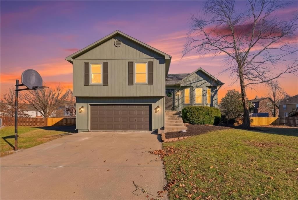 430 W Skylark Circle — photo 2