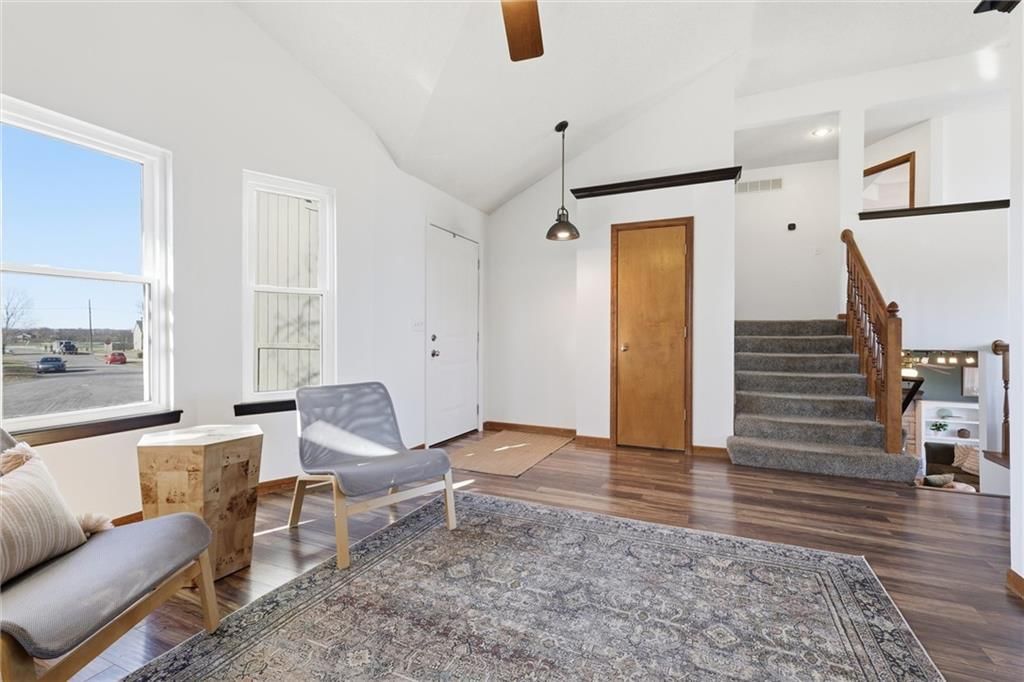 430 W Skylark Circle — photo 6