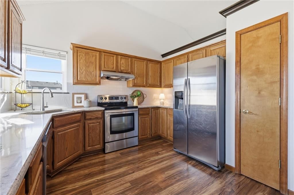 430 W Skylark Circle — photo 8
