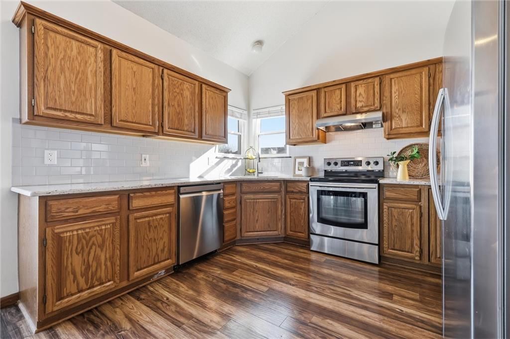430 W Skylark Circle — photo 9