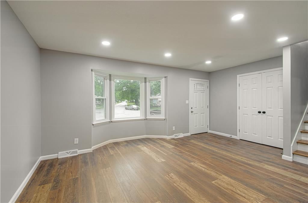 13747 Parker Avenue — photo 3