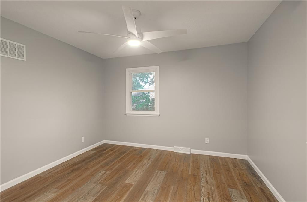 13747 Parker Avenue — photo 7