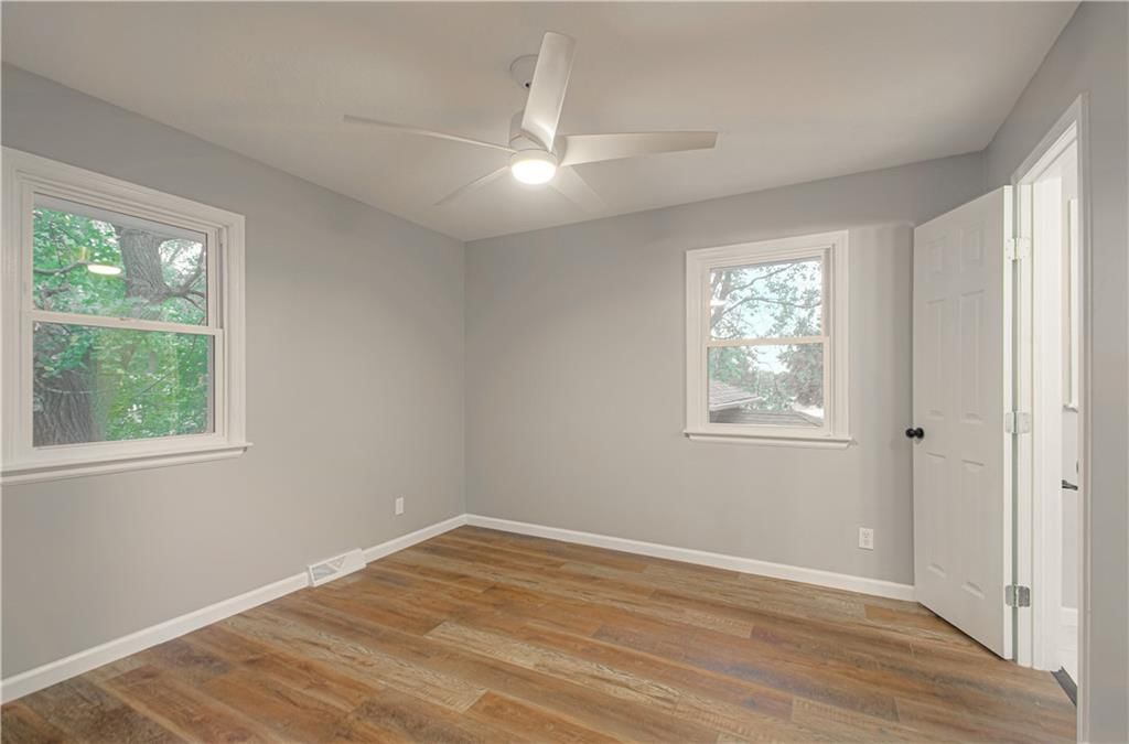 13747 Parker Avenue — photo 11