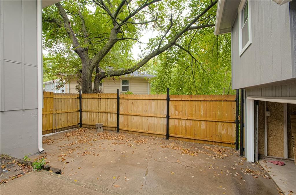13747 Parker Avenue — photo 24