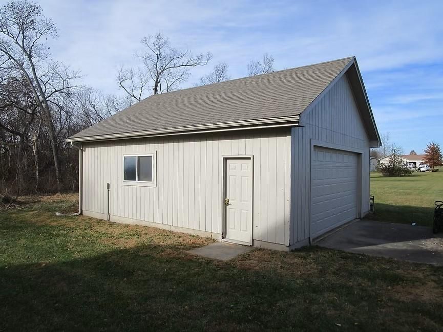 124 Hayes Road — photo 3