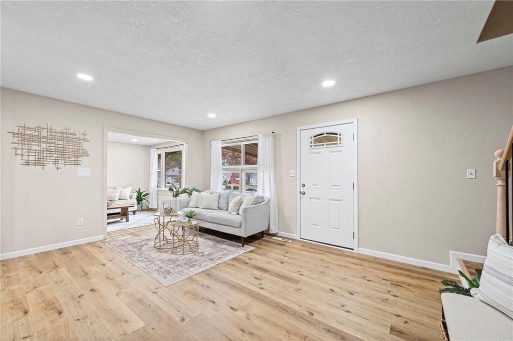 2506 S 48th Terrace — photo 4