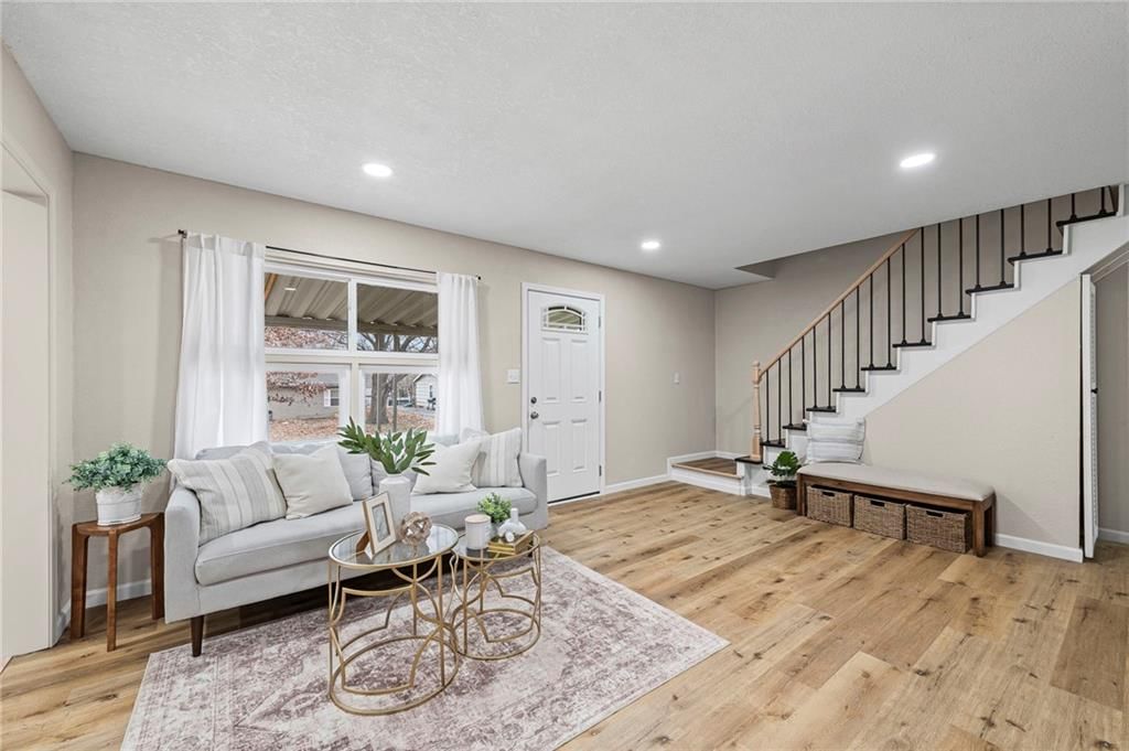2506 S 48th Terrace — photo 5