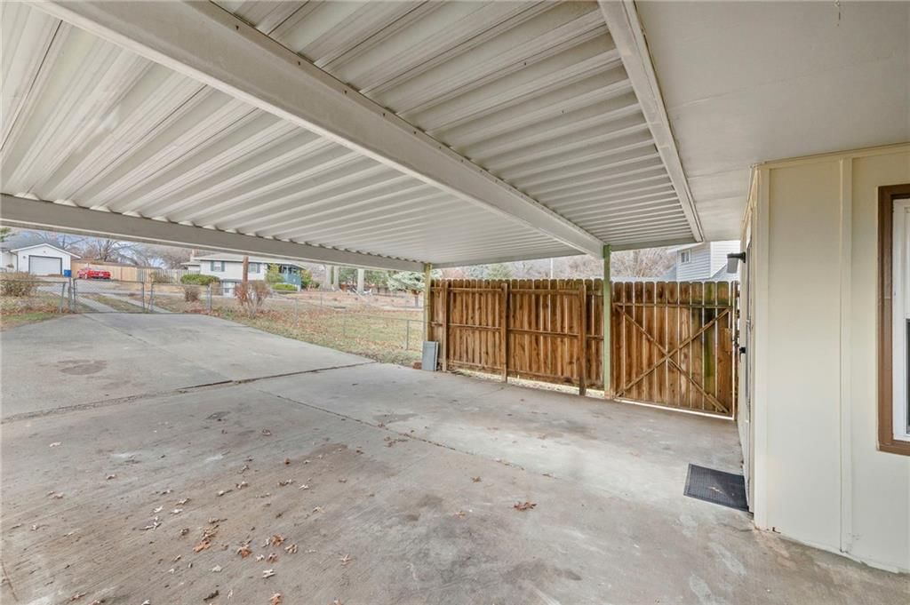 2506 S 48th Terrace — photo 28