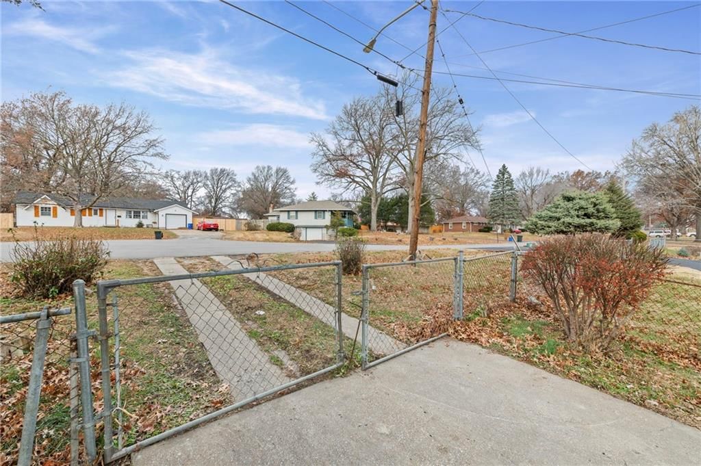 2506 S 48th Terrace — photo 30