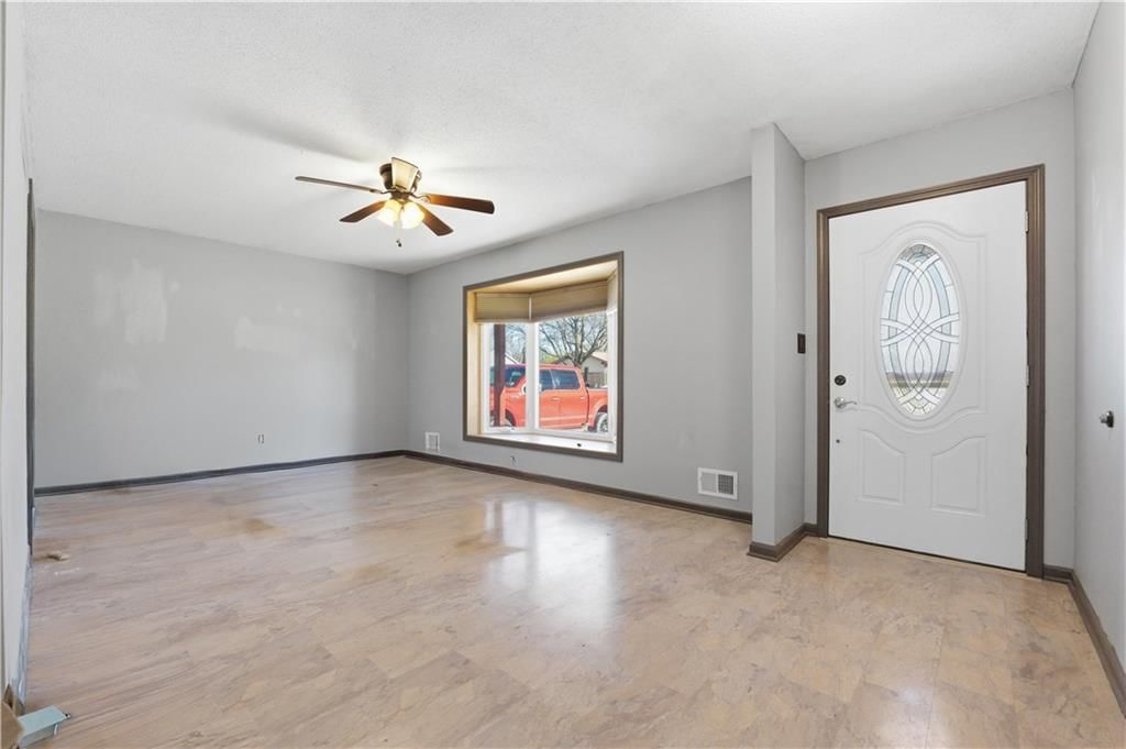308 N Woodson Drive — photo 2