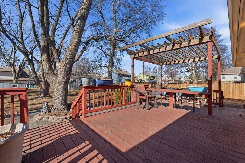 308 N Woodson Drive — photo 17