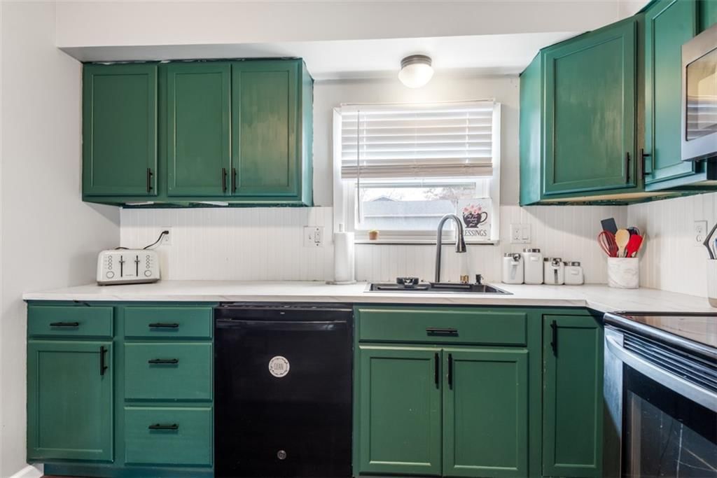 206 Cedarlane Drive — photo 9
