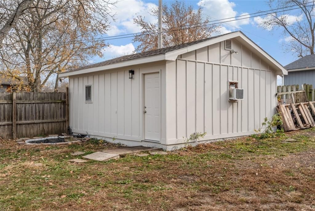 206 Cedarlane Drive — photo 19