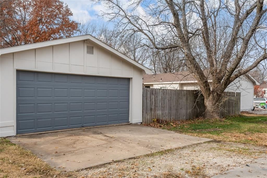 206 Cedarlane Drive — photo 20