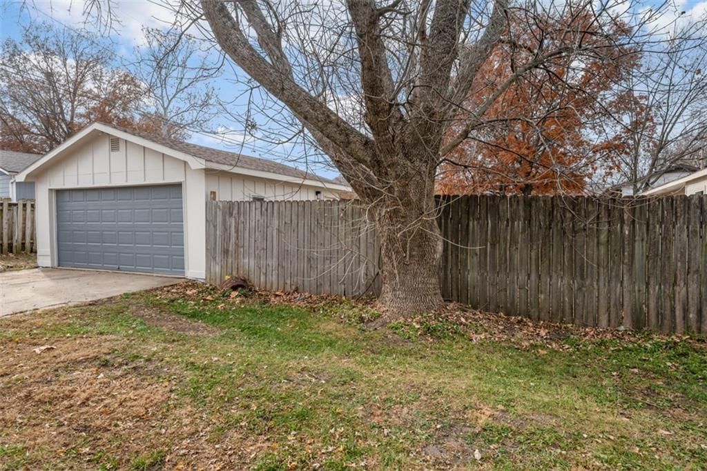 206 Cedarlane Drive — photo 21