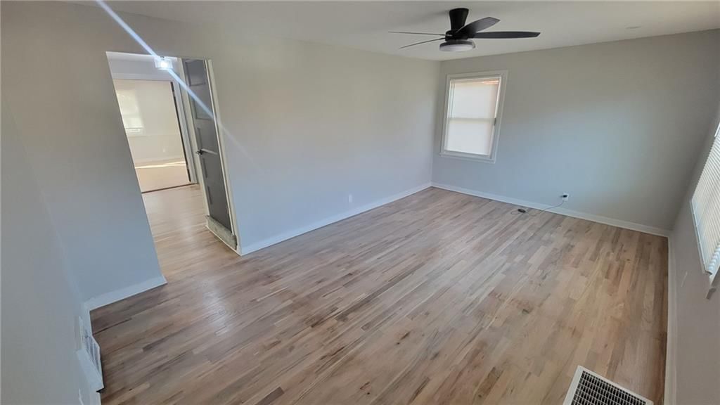 6000 Forest Avenue — photo 8