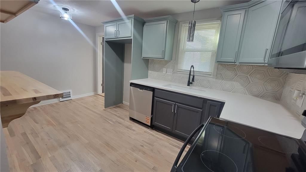 6000 Forest Avenue — photo 13