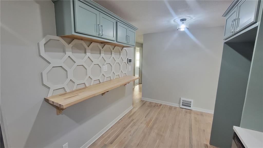 6000 Forest Avenue — photo 14
