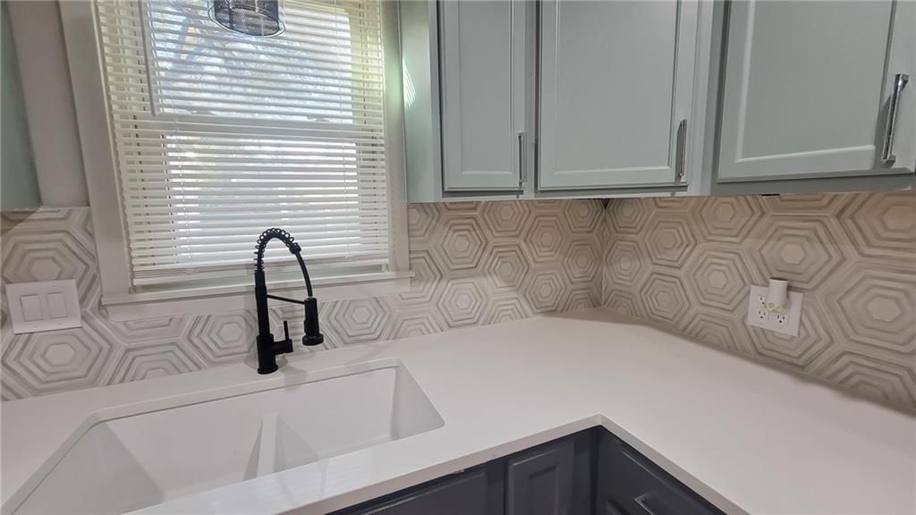 6000 Forest Avenue — photo 15