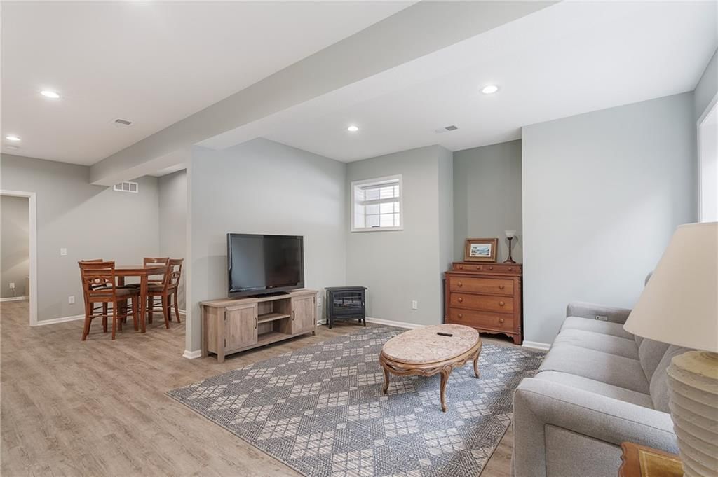 11213 S Rene Street — photo 33