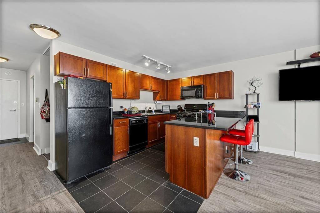 600 E 8th Street — photo 13