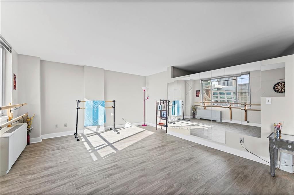 600 E 8th Street — photo 16