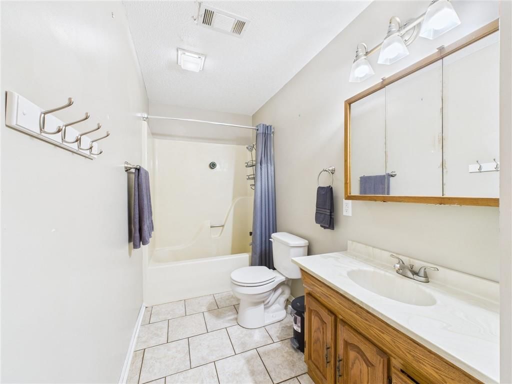 110 Hardy Street — photo 8