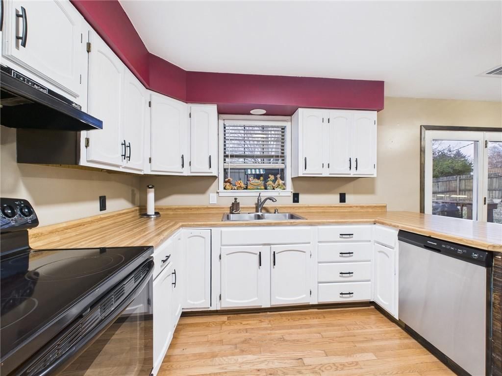 110 Hardy Street — photo 17