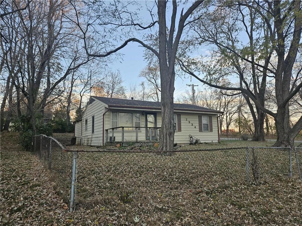 7334 NE 51st Street — photo 2