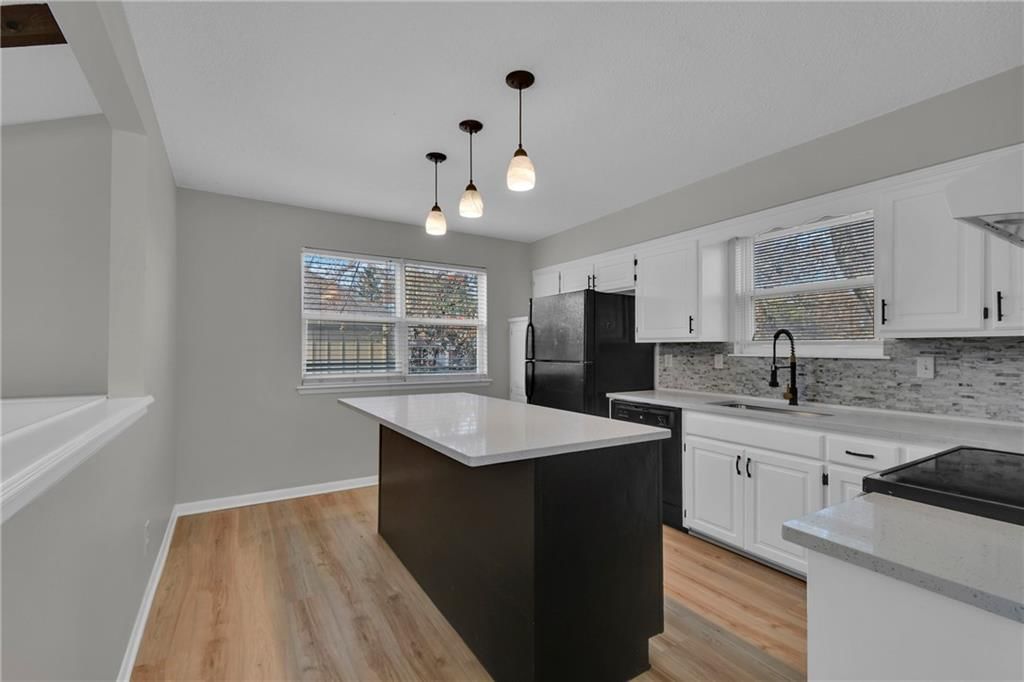 203 SE Winburn Trail — photo 2