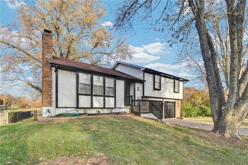 203 SE Winburn Trail — photo 3