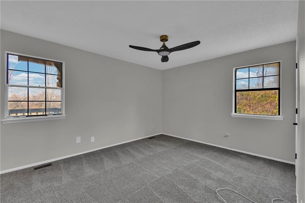 203 SE Winburn Trail — photo 15