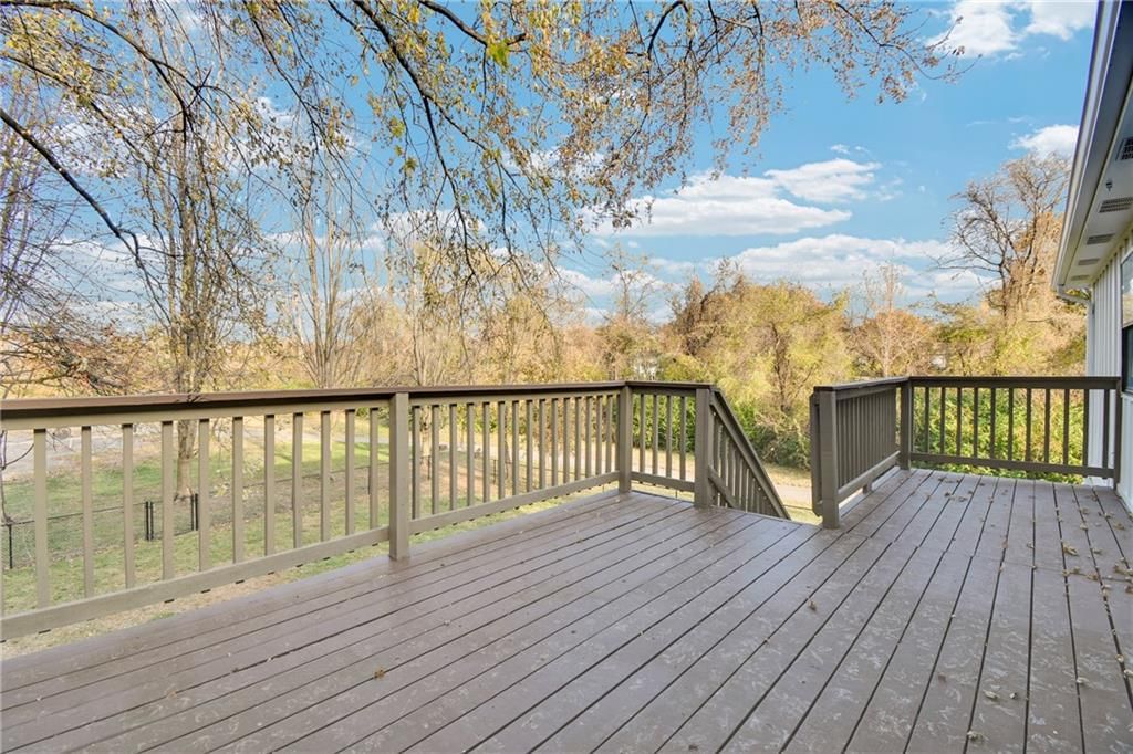 203 SE Winburn Trail — photo 23
