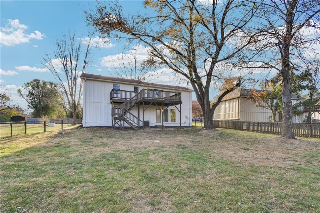 203 SE Winburn Trail — photo 25