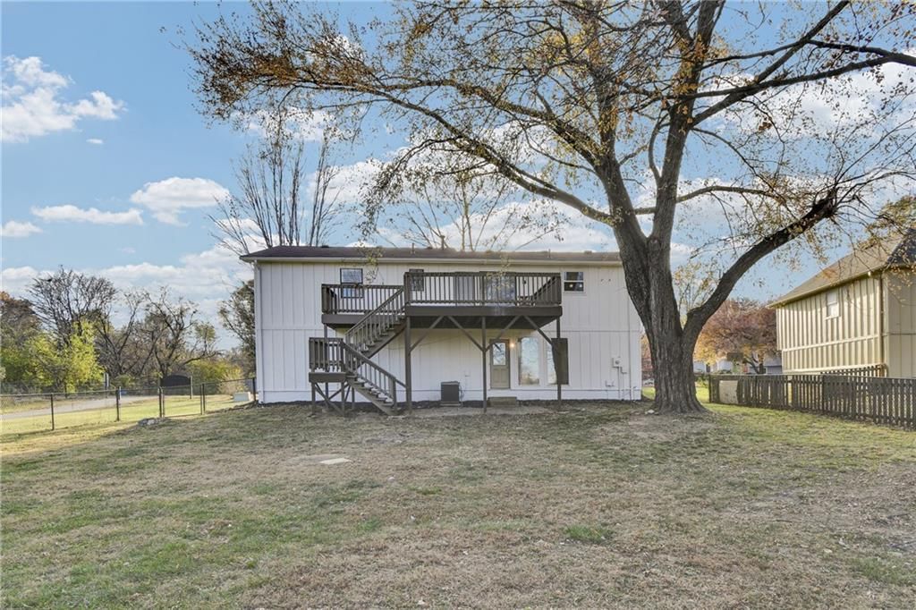 203 SE Winburn Trail — photo 26