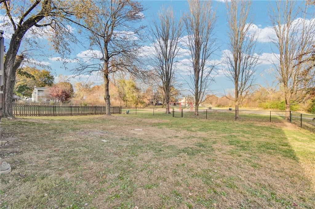 203 SE Winburn Trail — photo 27