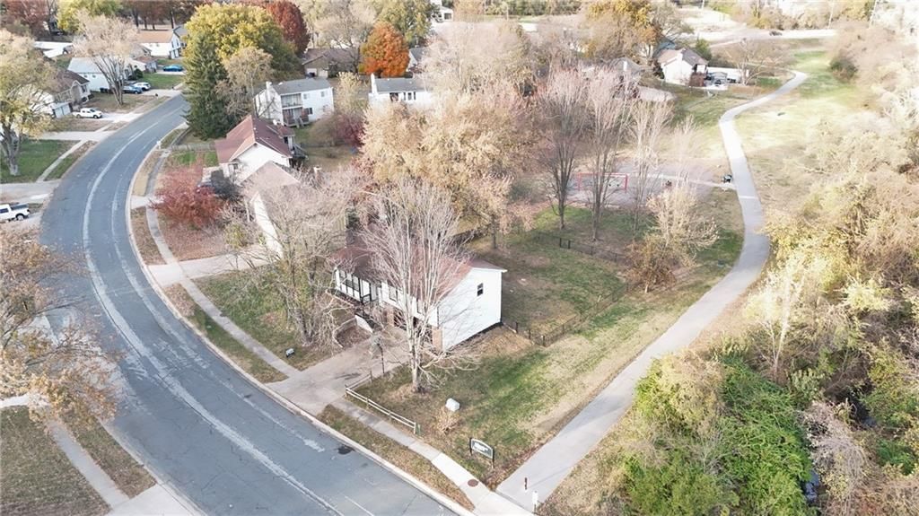 203 SE Winburn Trail — photo 29