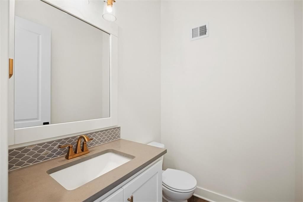 Photo 20 of 49 - 17028 Rosehill Street, Overland Park, KS 66221