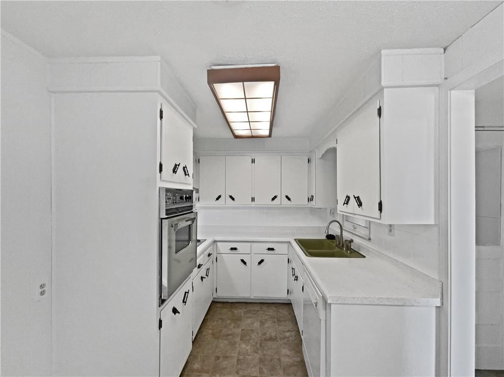 1044 S 49th Drive — photo 2