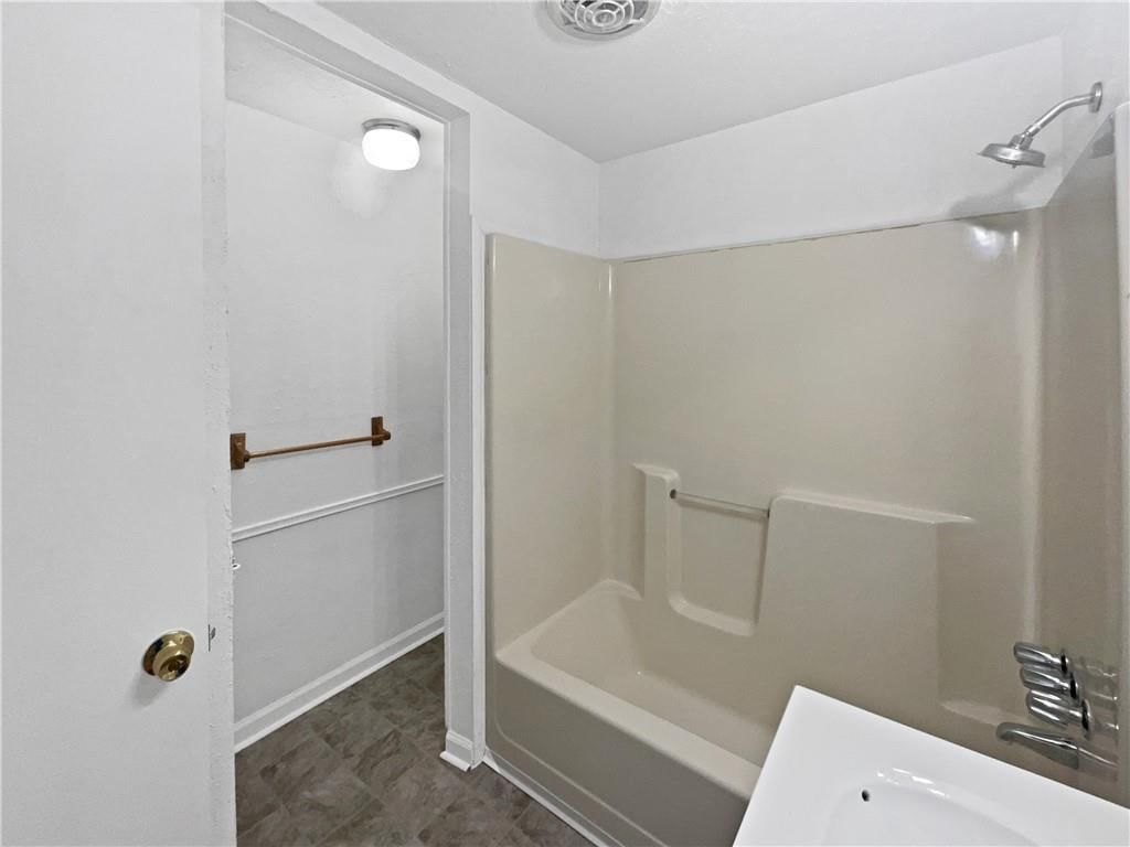 1044 S 49th Drive — photo 9
